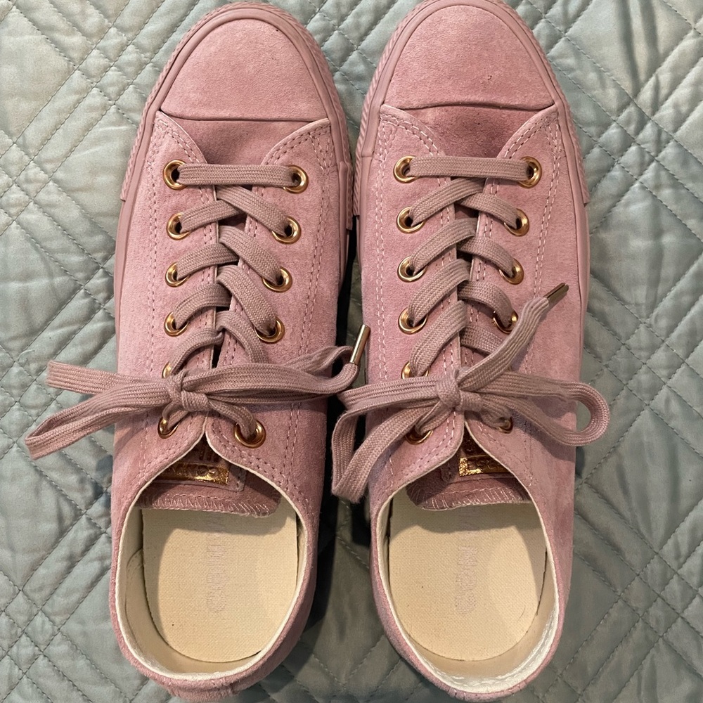 Converse All Star Ox Burnished Lilac suede womens sneaker sz. 8 like new worn 2x